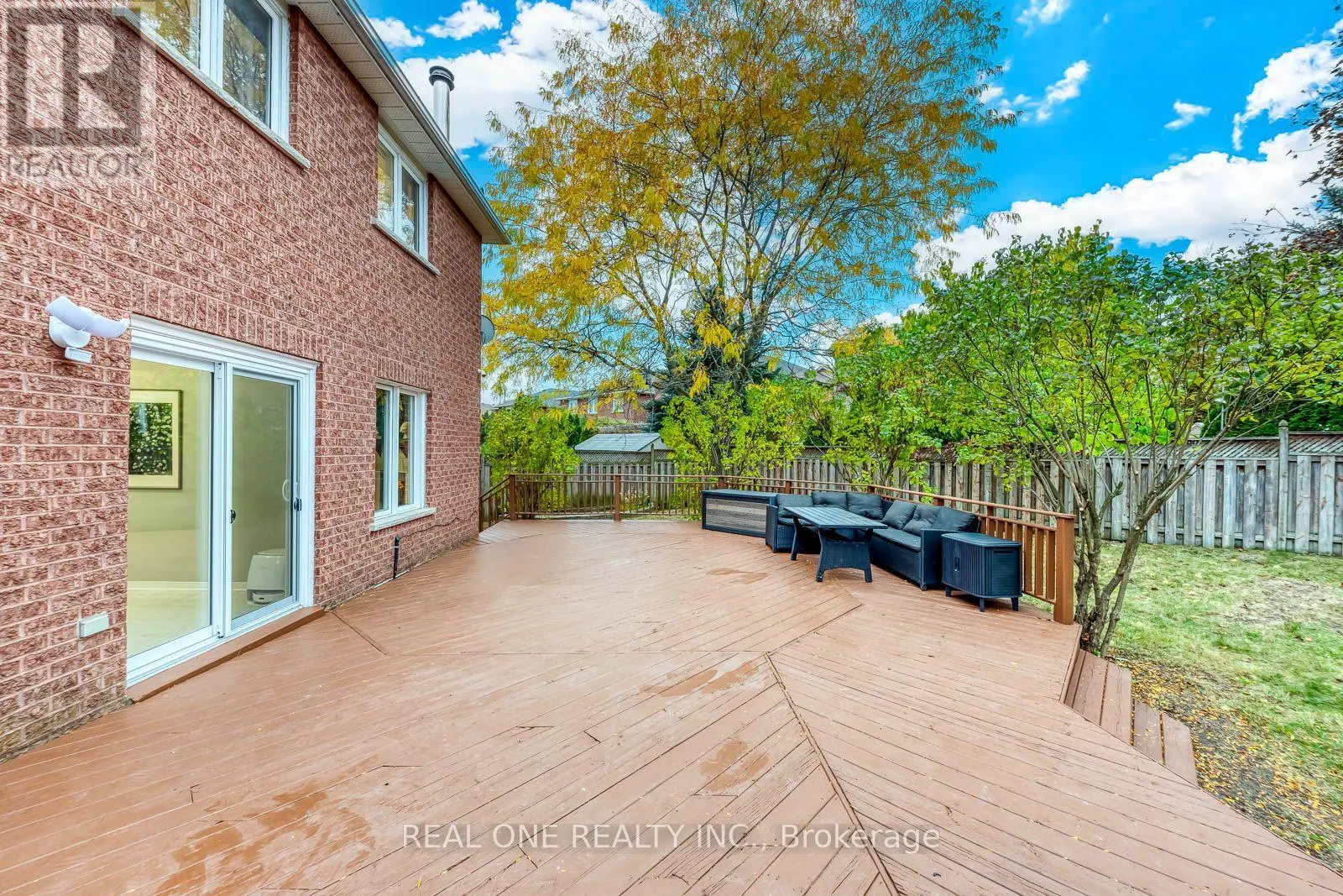 1515 ROSEBANK COURT