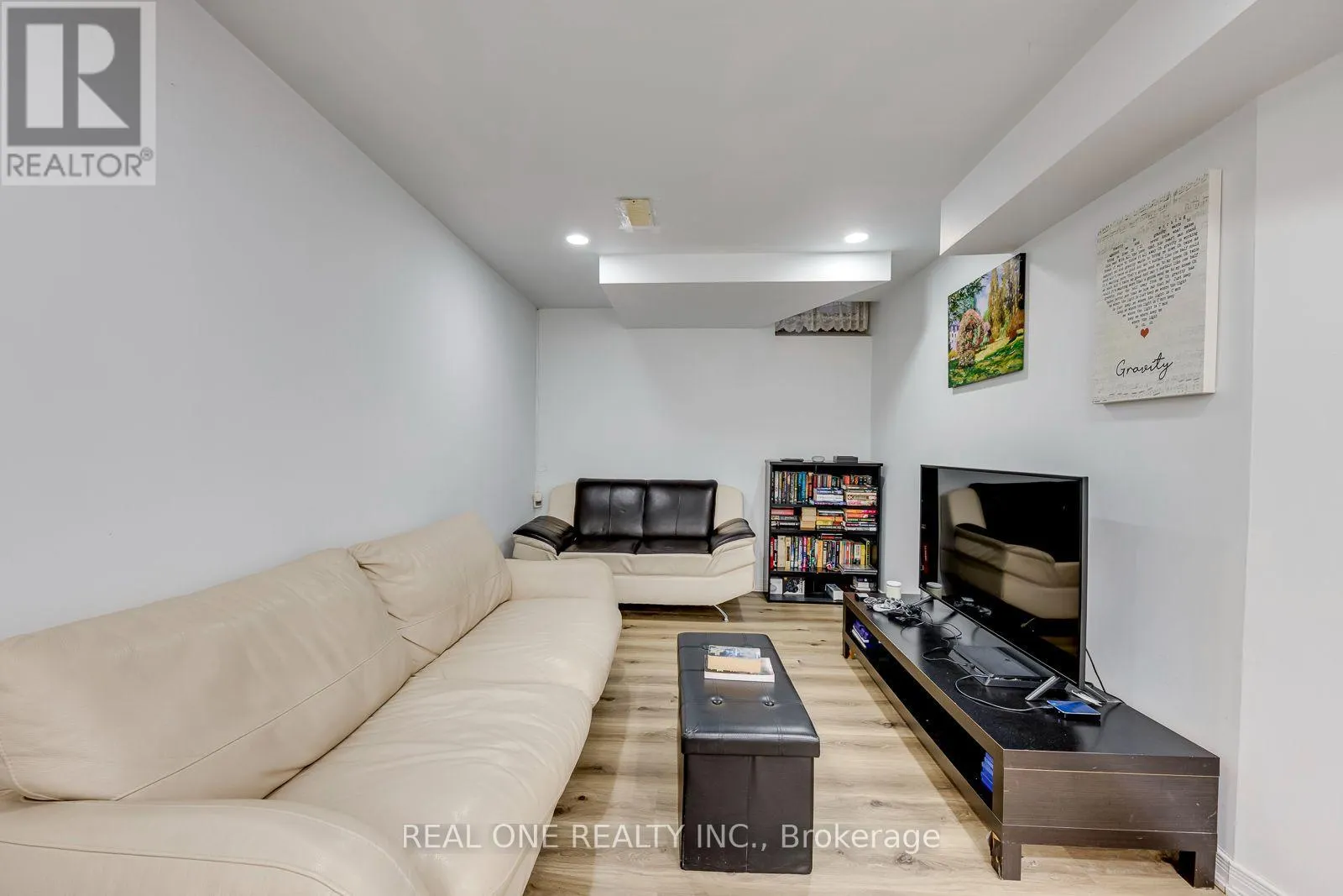 1515 ROSEBANK COURT