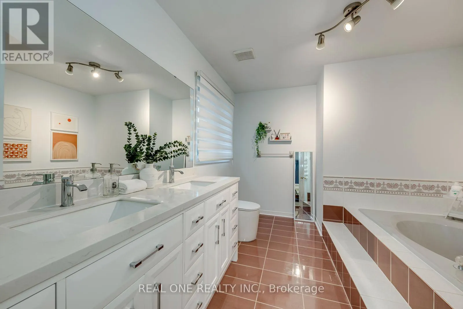 1515 ROSEBANK COURT