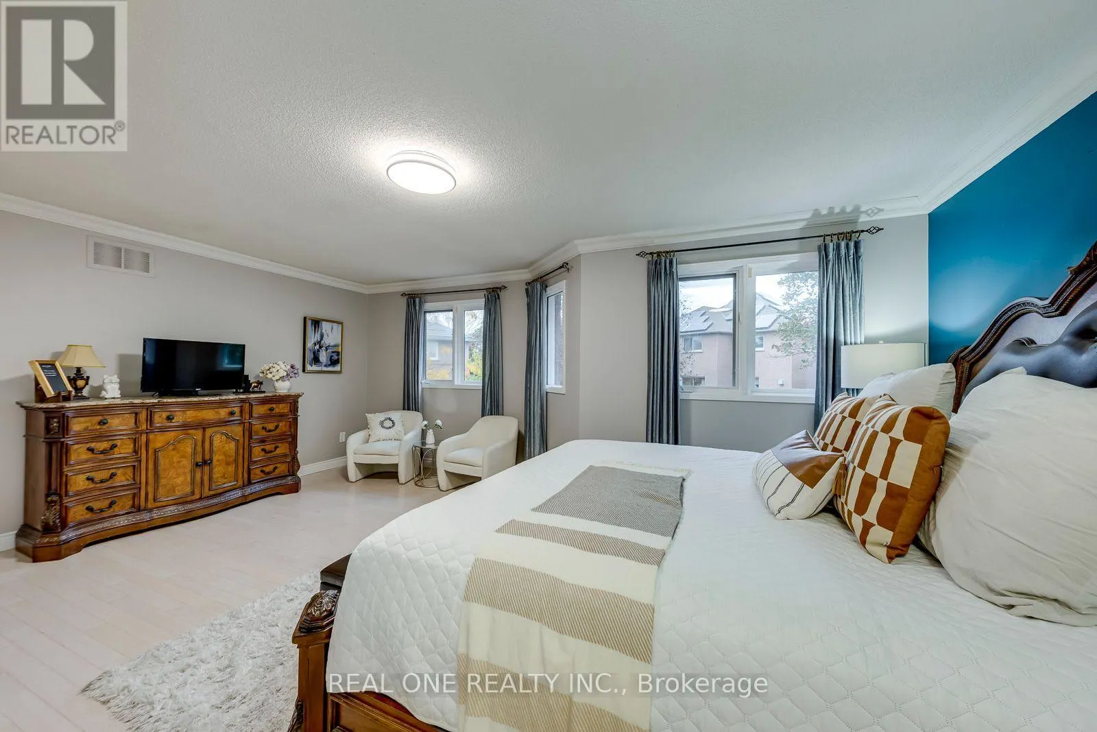 1515 ROSEBANK COURT