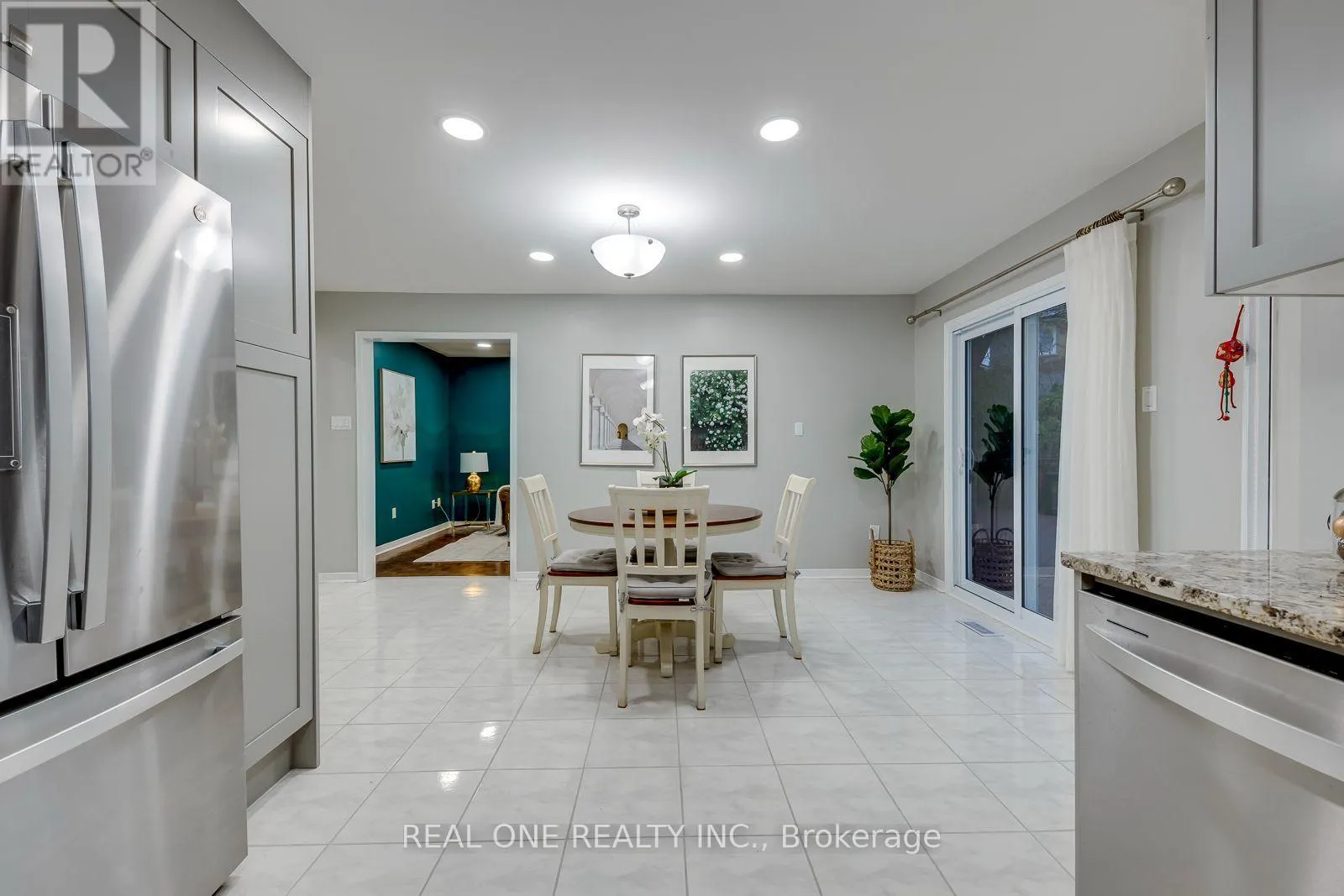 1515 ROSEBANK COURT