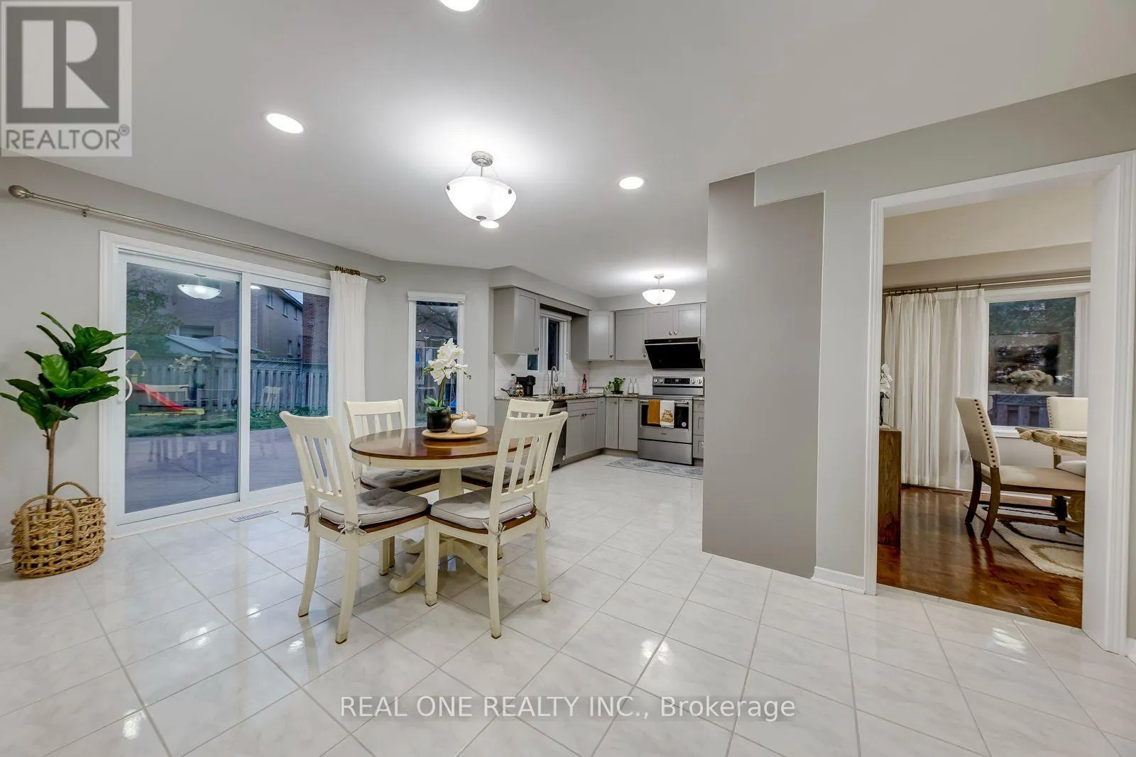1515 ROSEBANK COURT