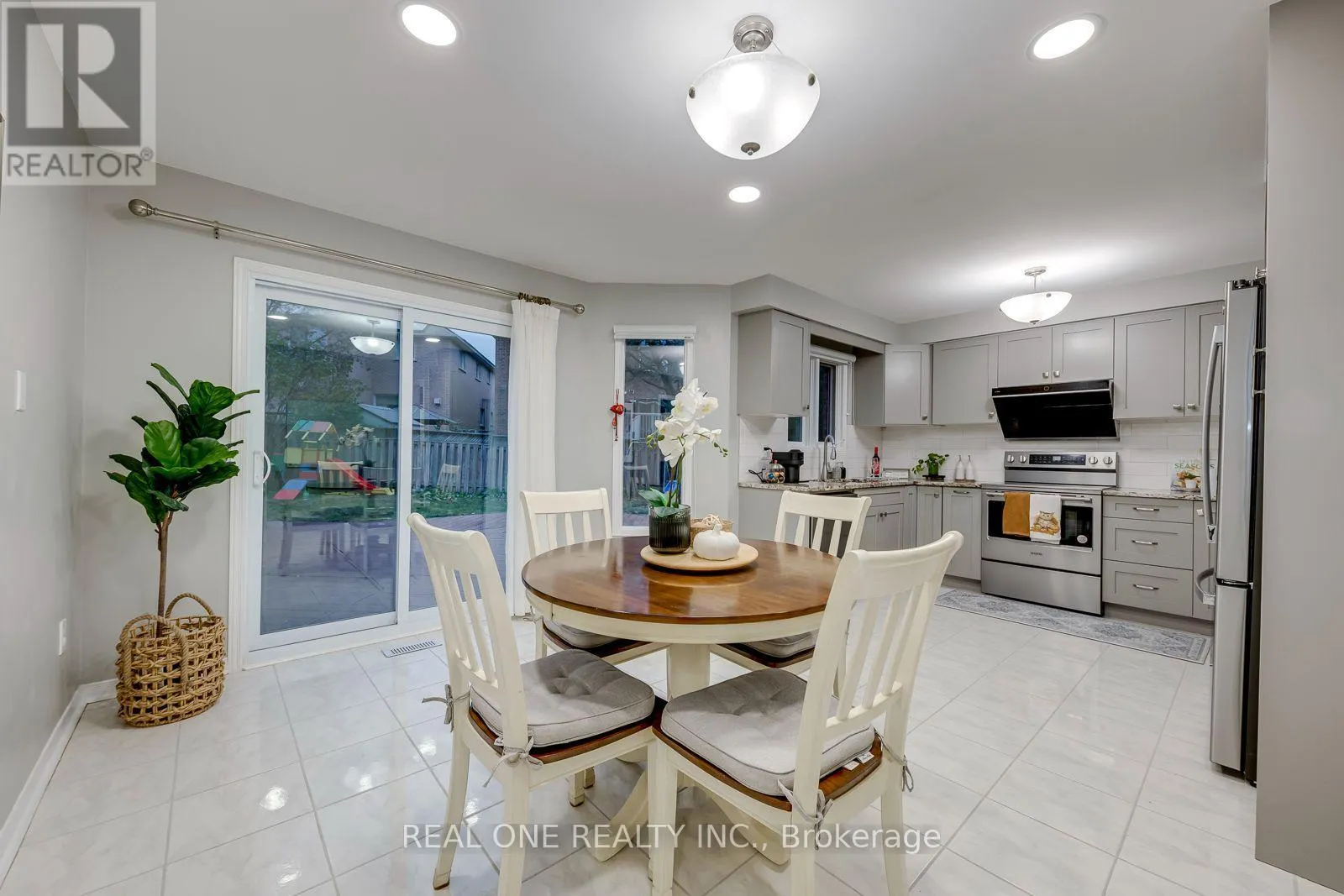 1515 ROSEBANK COURT