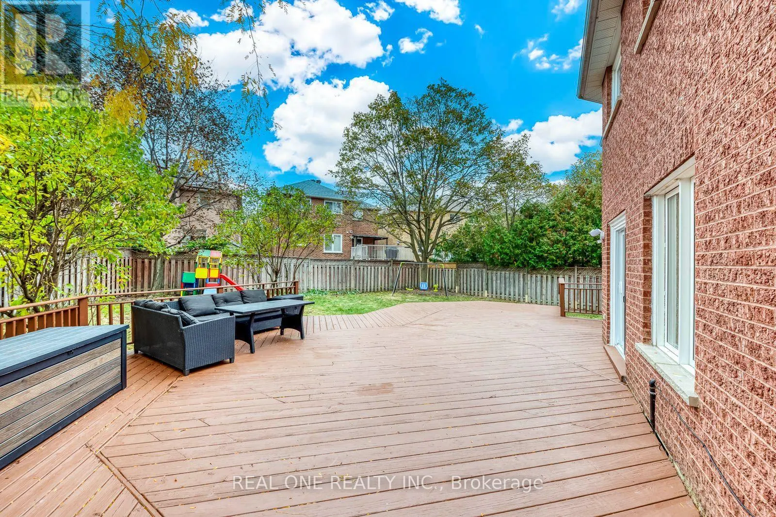 1515 ROSEBANK COURT