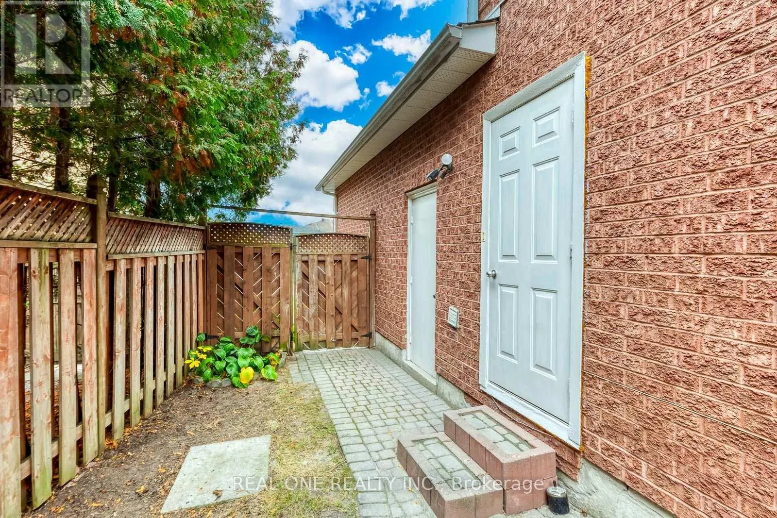 1515 ROSEBANK COURT