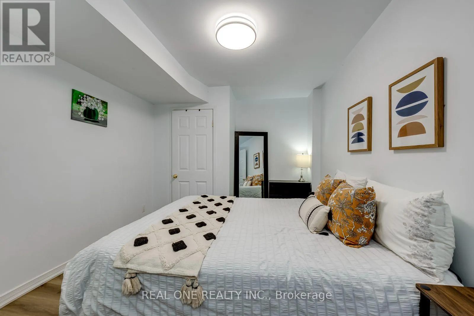 1515 ROSEBANK COURT