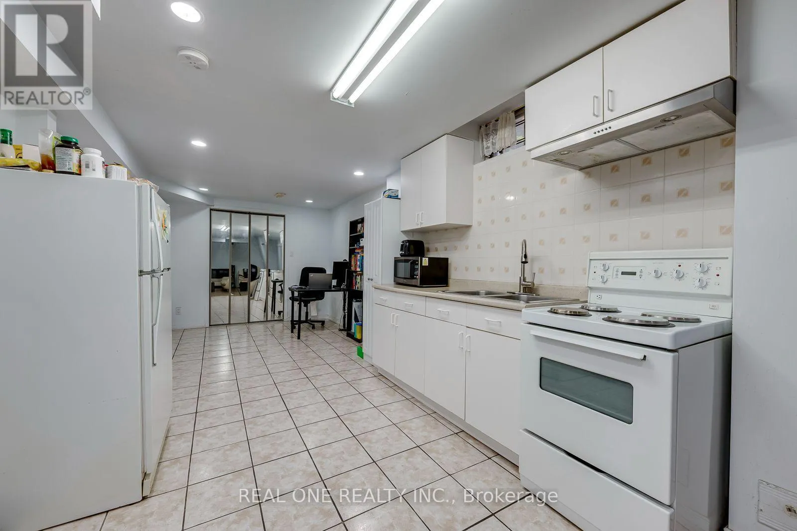 1515 ROSEBANK COURT