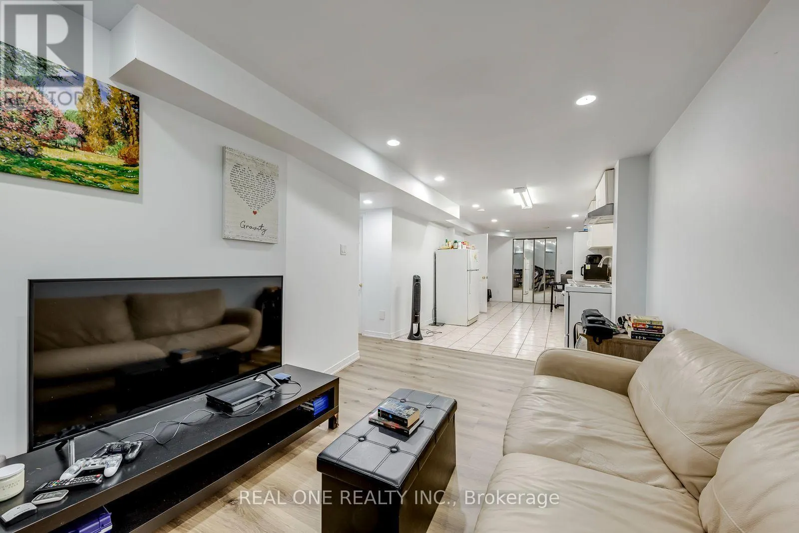1515 ROSEBANK COURT