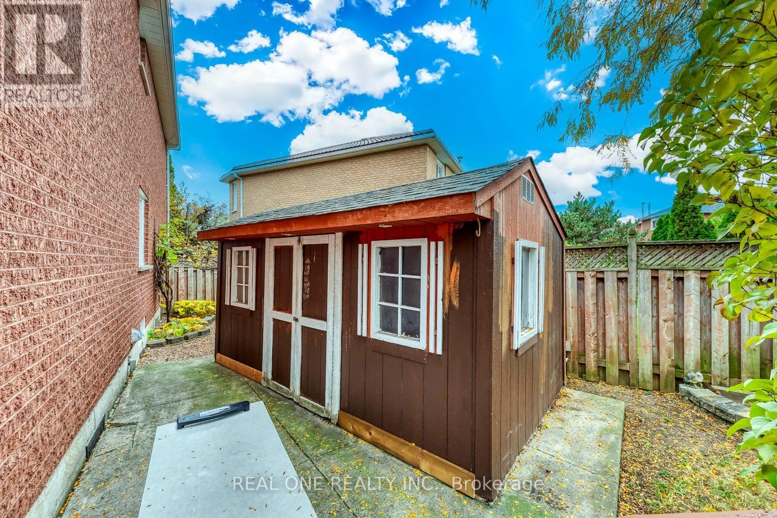 1515 ROSEBANK COURT