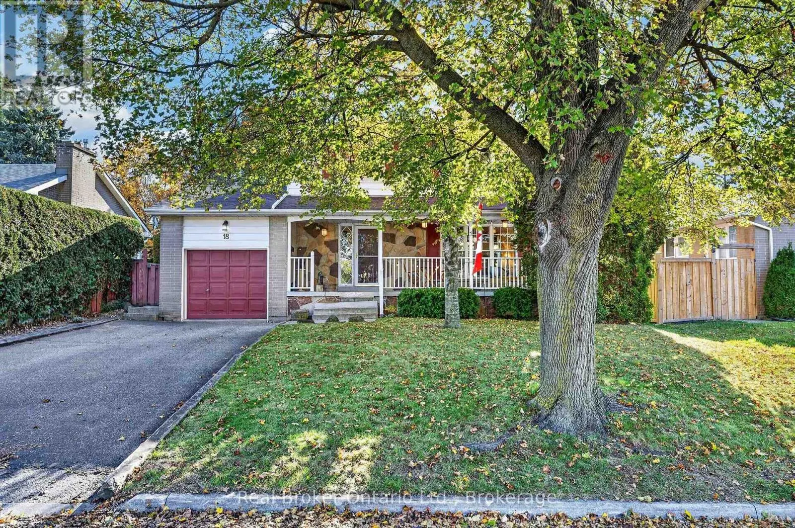 18 KINGSVIEW BOULEVARD E