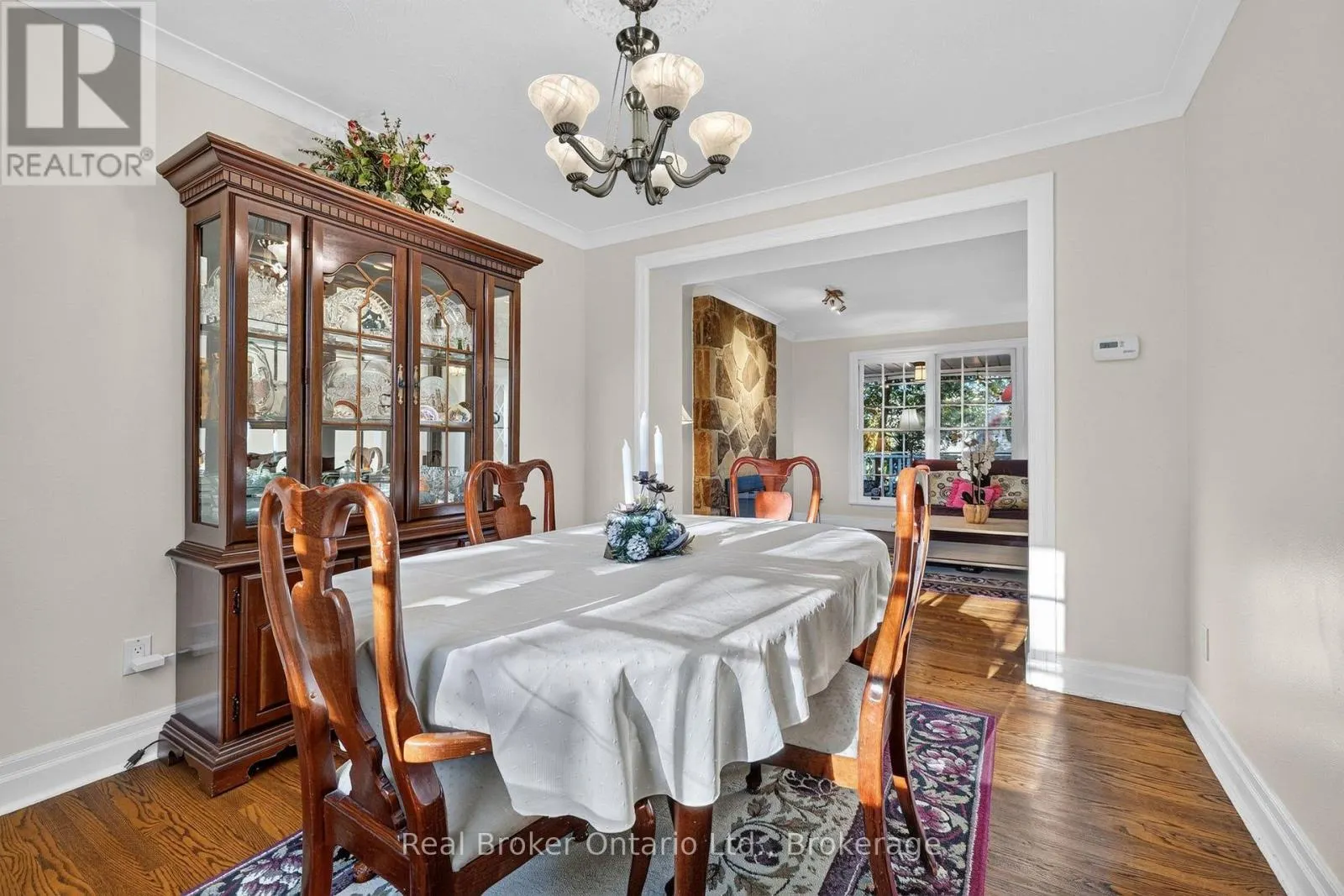 18 KINGSVIEW BOULEVARD E