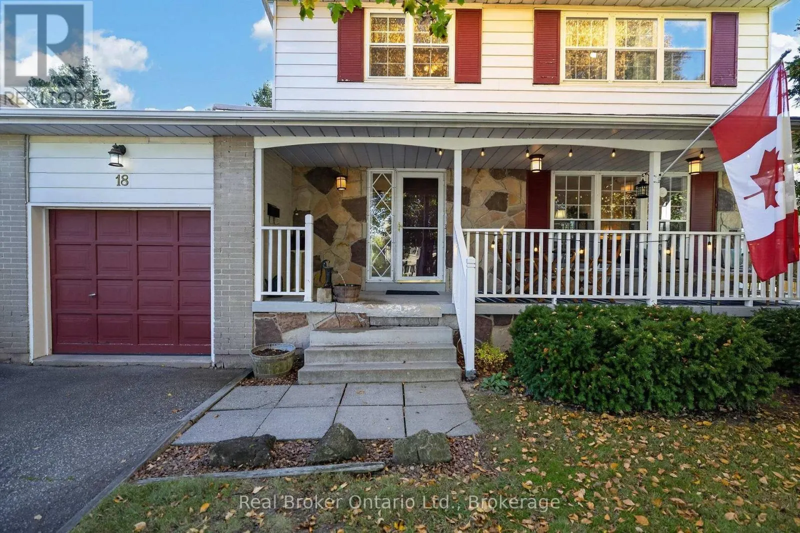 18 KINGSVIEW BOULEVARD E