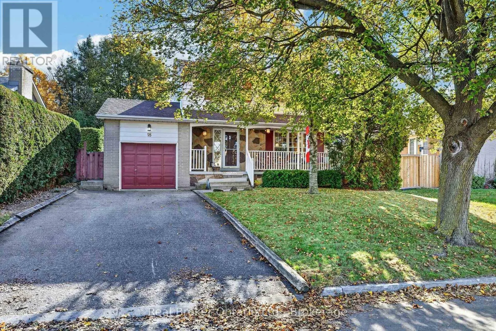 18 KINGSVIEW BOULEVARD E