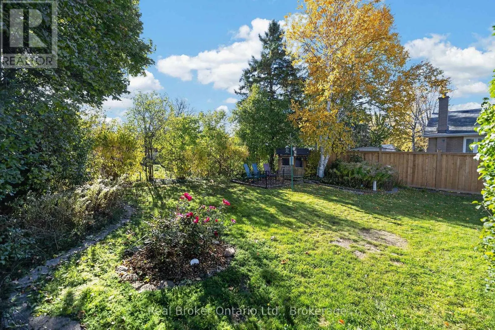 18 KINGSVIEW BOULEVARD E