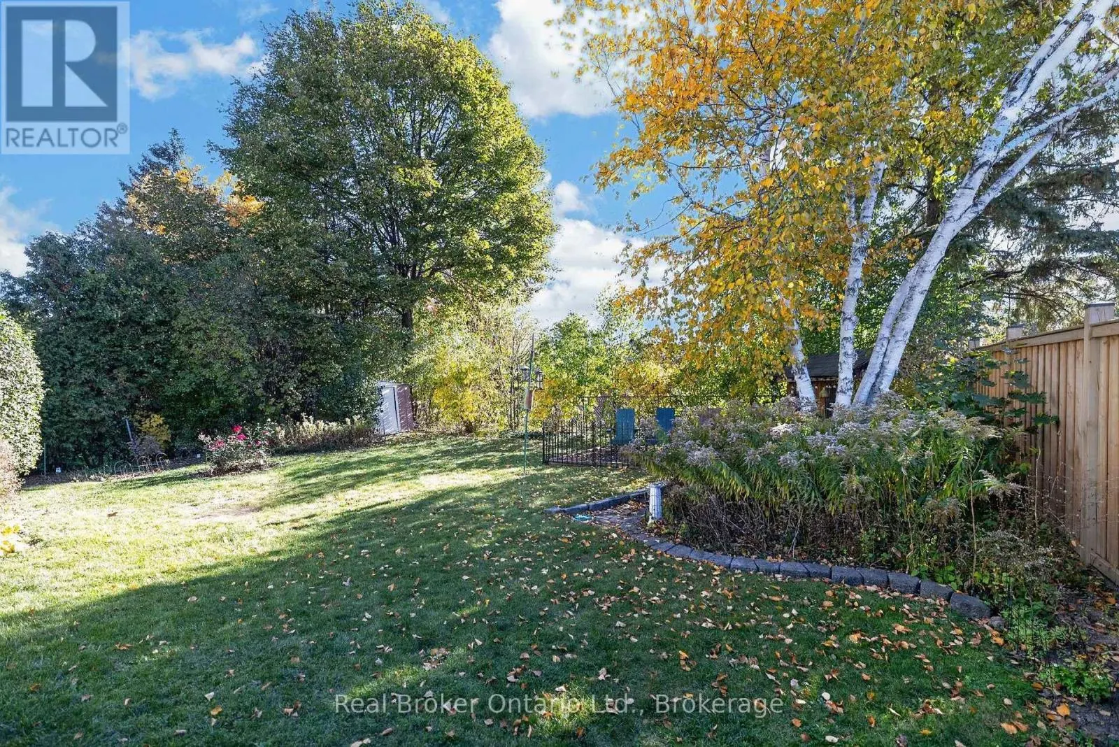 18 KINGSVIEW BOULEVARD E