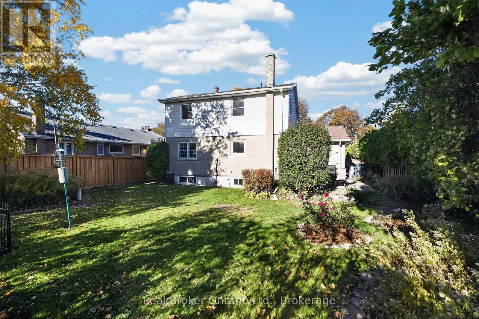 18 KINGSVIEW BOULEVARD E