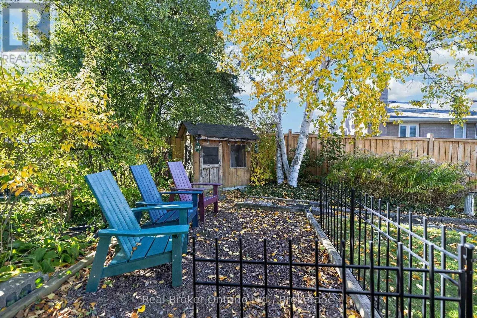 18 KINGSVIEW BOULEVARD E