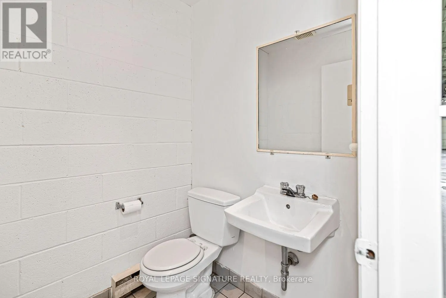 8 - 1260 FEWSTER DRIVE