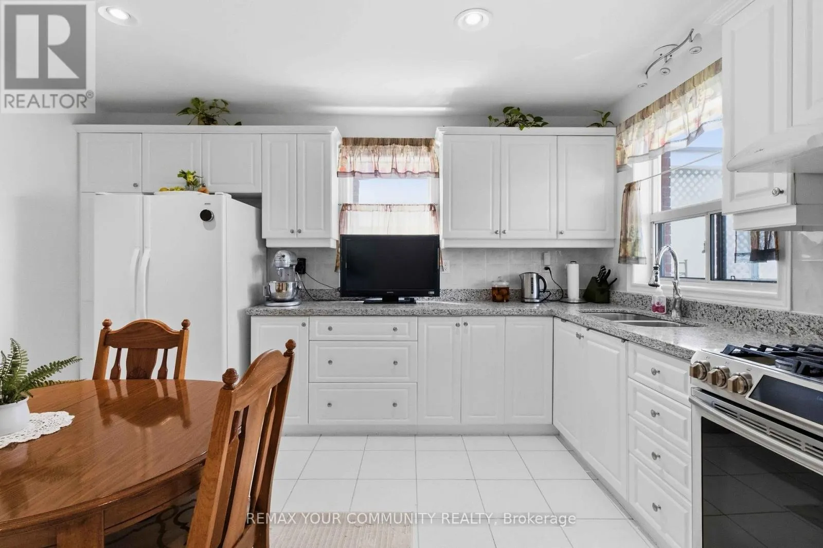 32 KIRKNEWTON ROAD