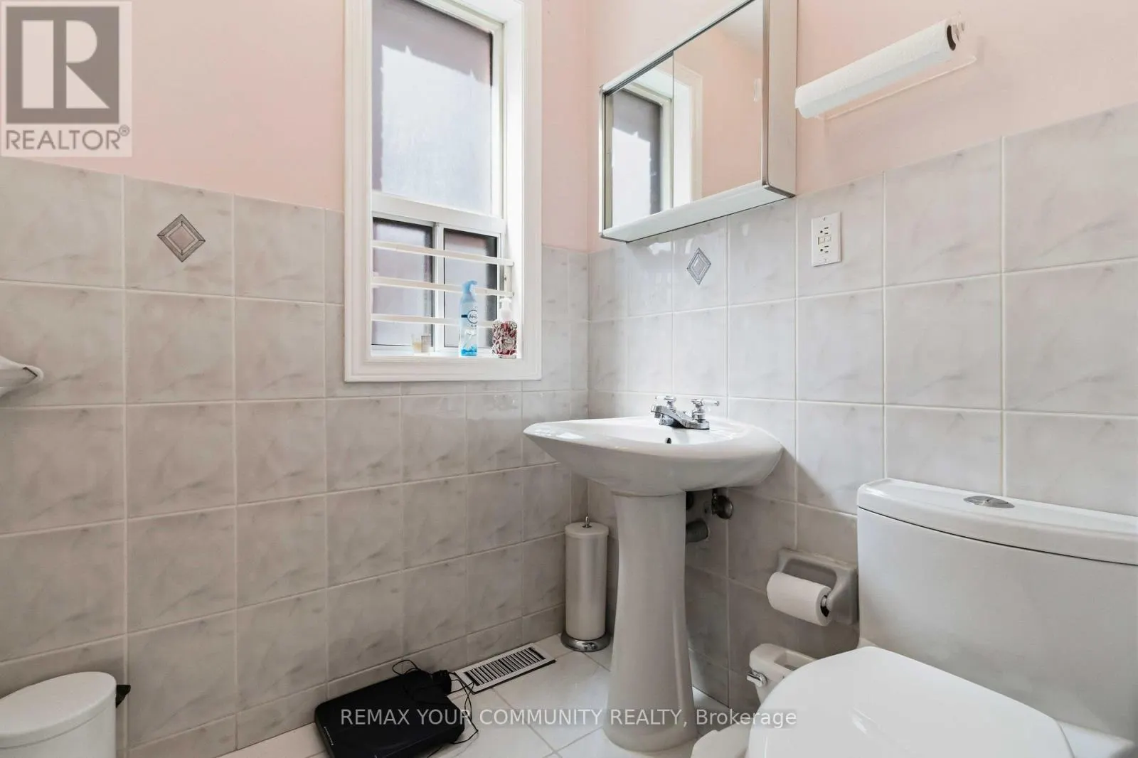 32 KIRKNEWTON ROAD