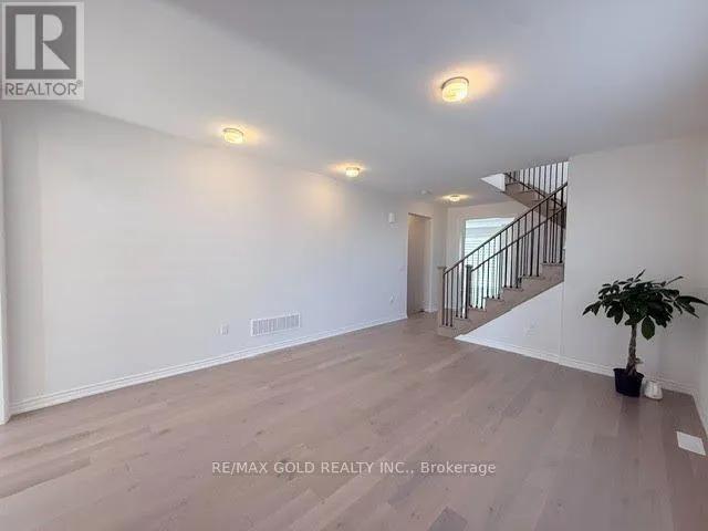 41 TAPSCOTT CRESCENT
