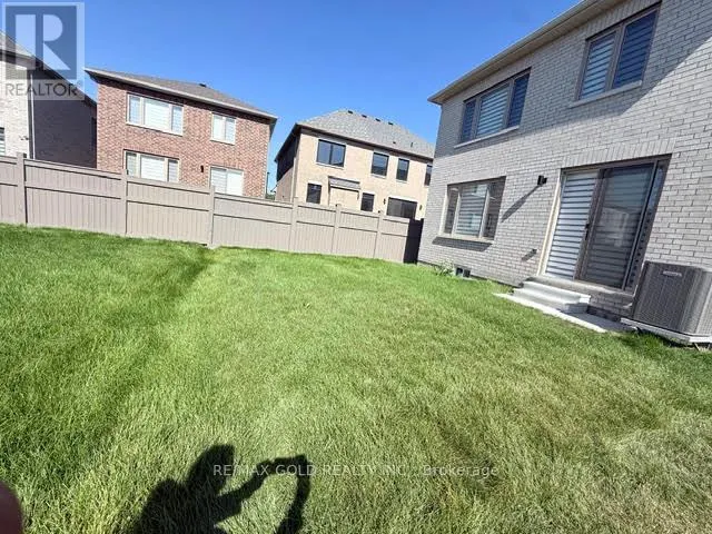41 TAPSCOTT CRESCENT