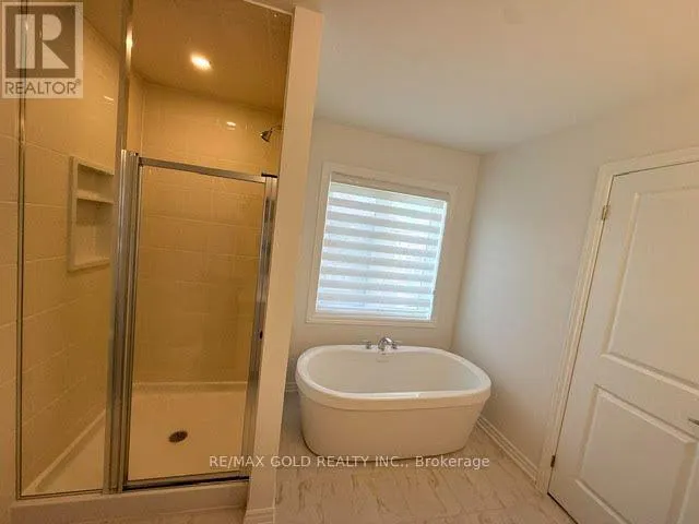 41 TAPSCOTT CRESCENT