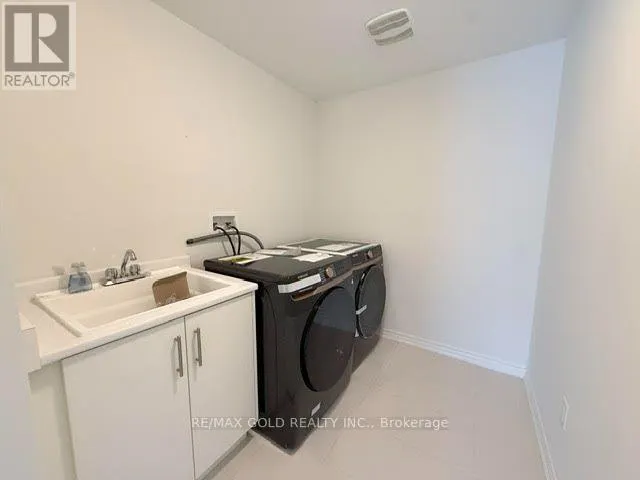 41 TAPSCOTT CRESCENT