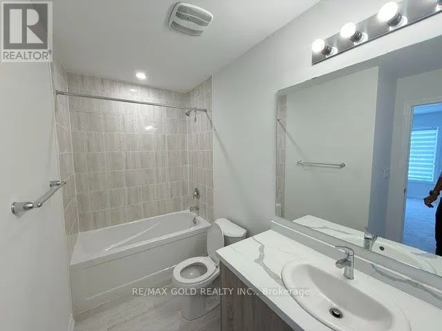 41 TAPSCOTT CRESCENT