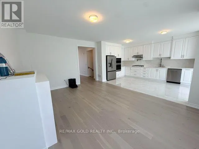41 TAPSCOTT CRESCENT