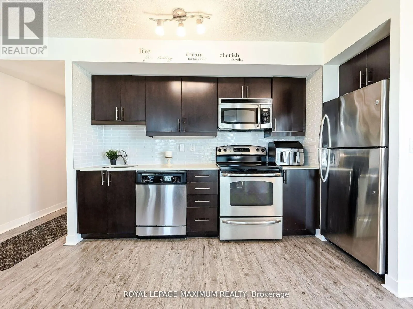 1013 - 155 LEGION ROAD N