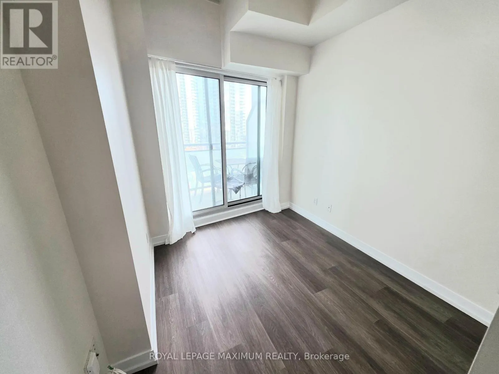 1013 - 155 LEGION ROAD N