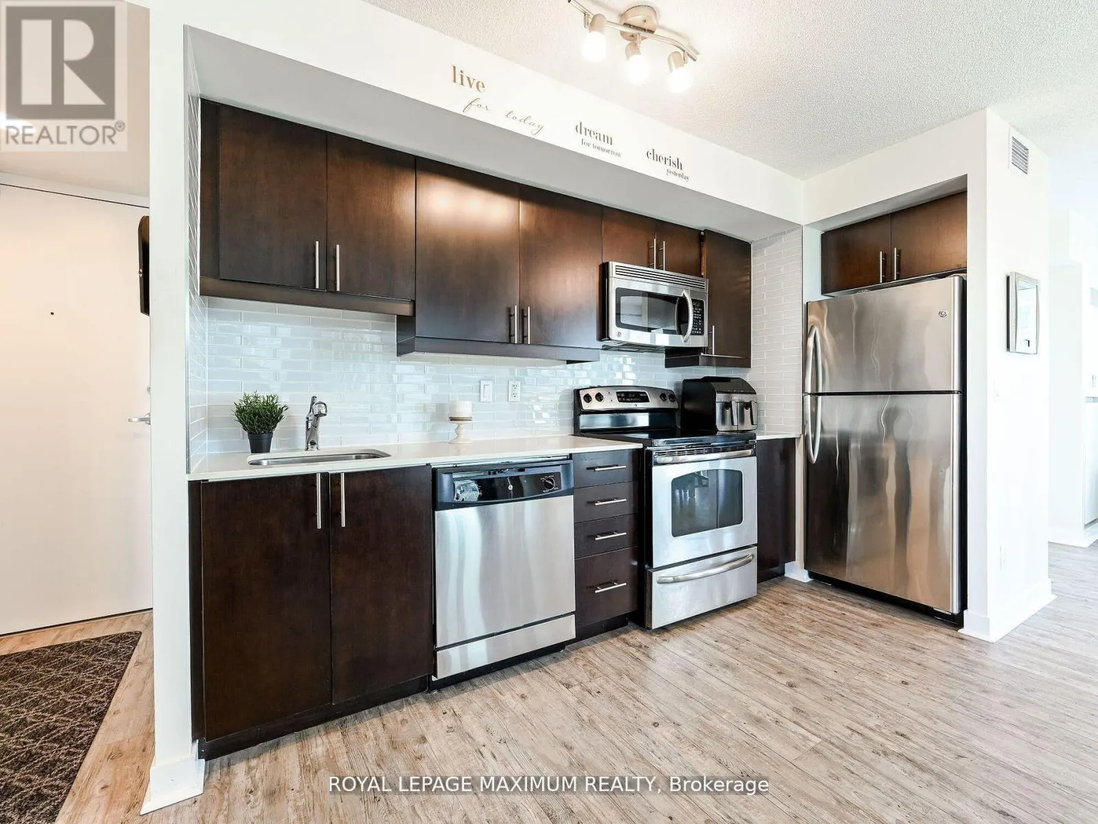 1013 - 155 LEGION ROAD N