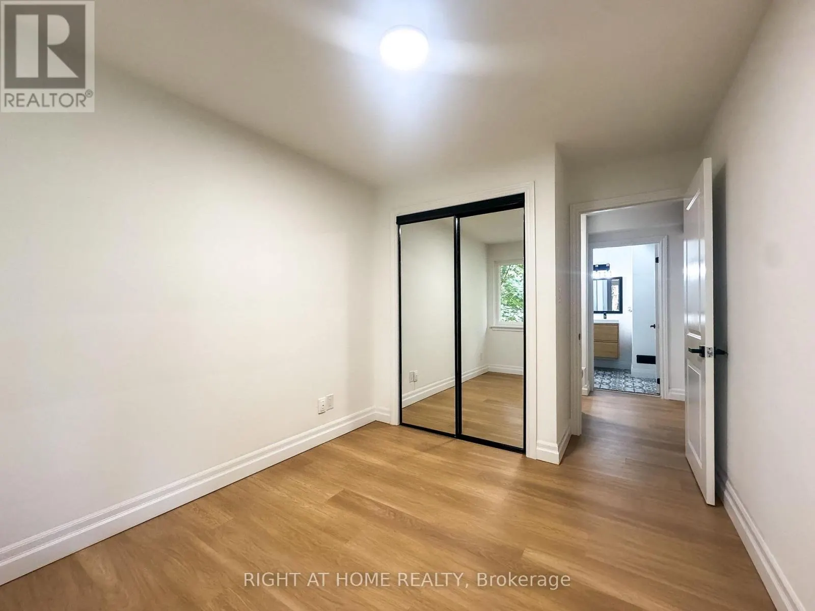 10 - 3360 THE CREDIT WOODLANDS