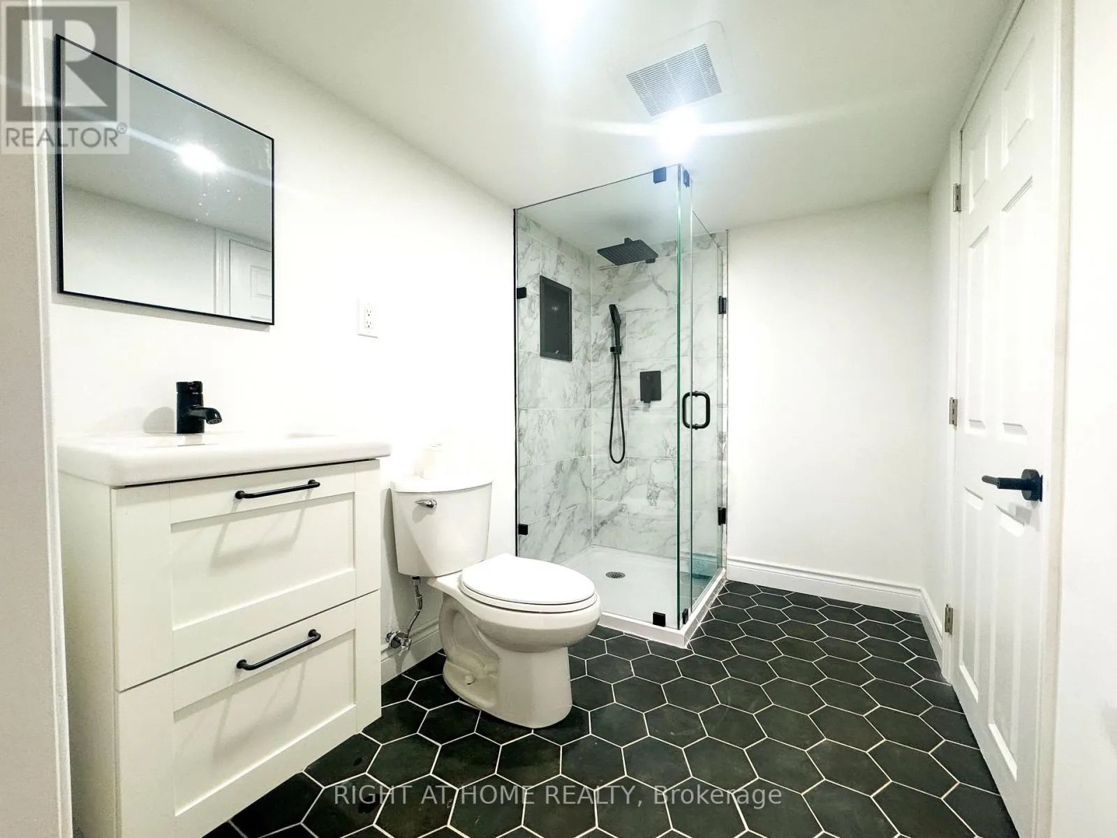 10 - 3360 THE CREDIT WOODLANDS