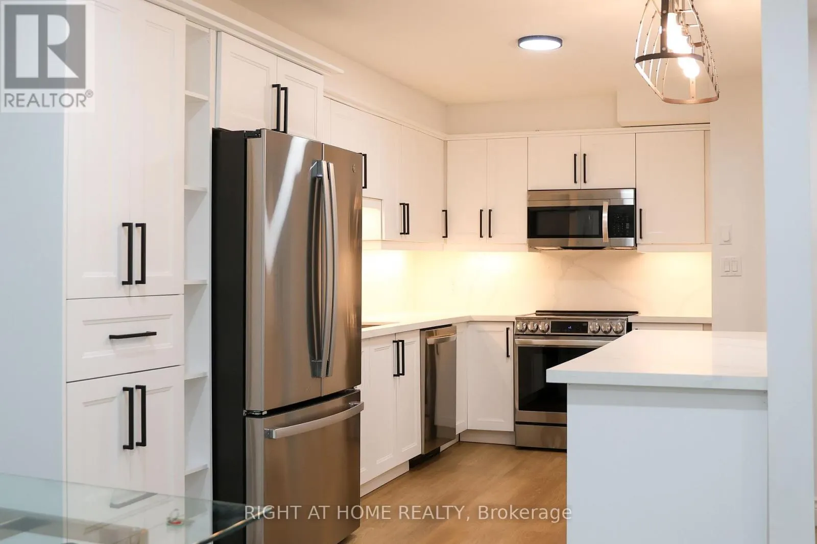 10 - 3360 THE CREDIT WOODLANDS