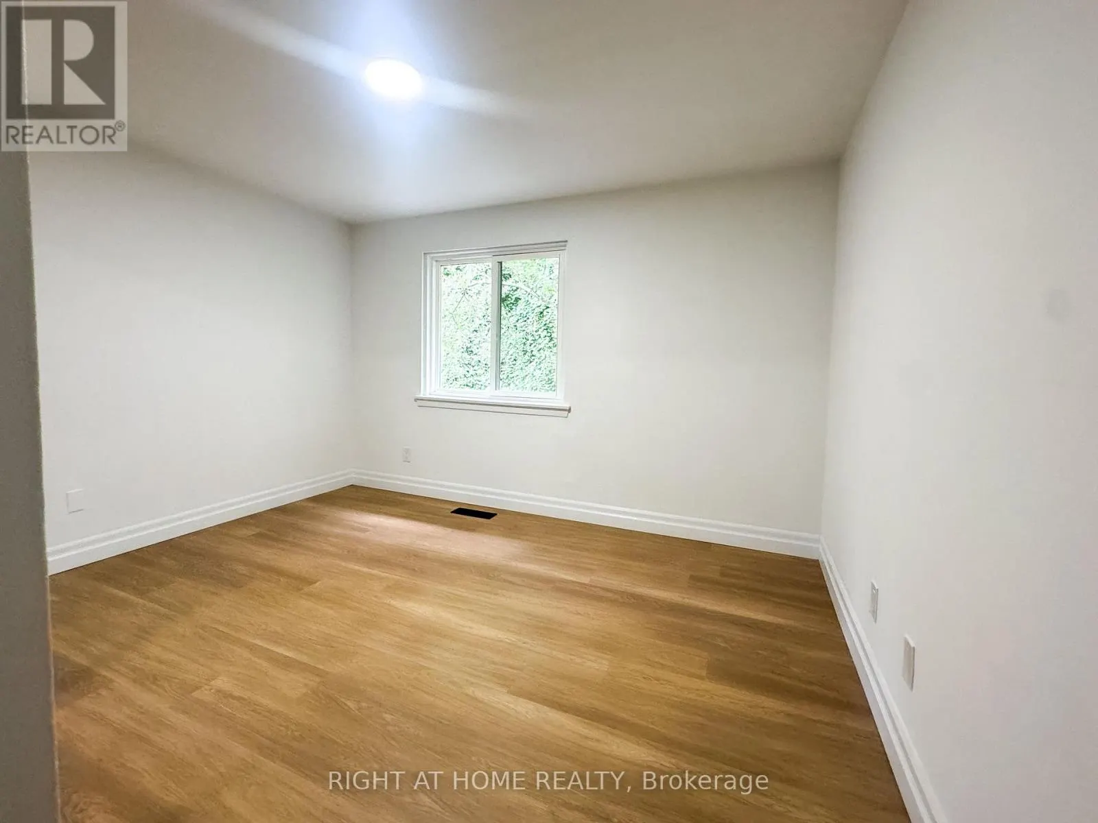 10 - 3360 THE CREDIT WOODLANDS