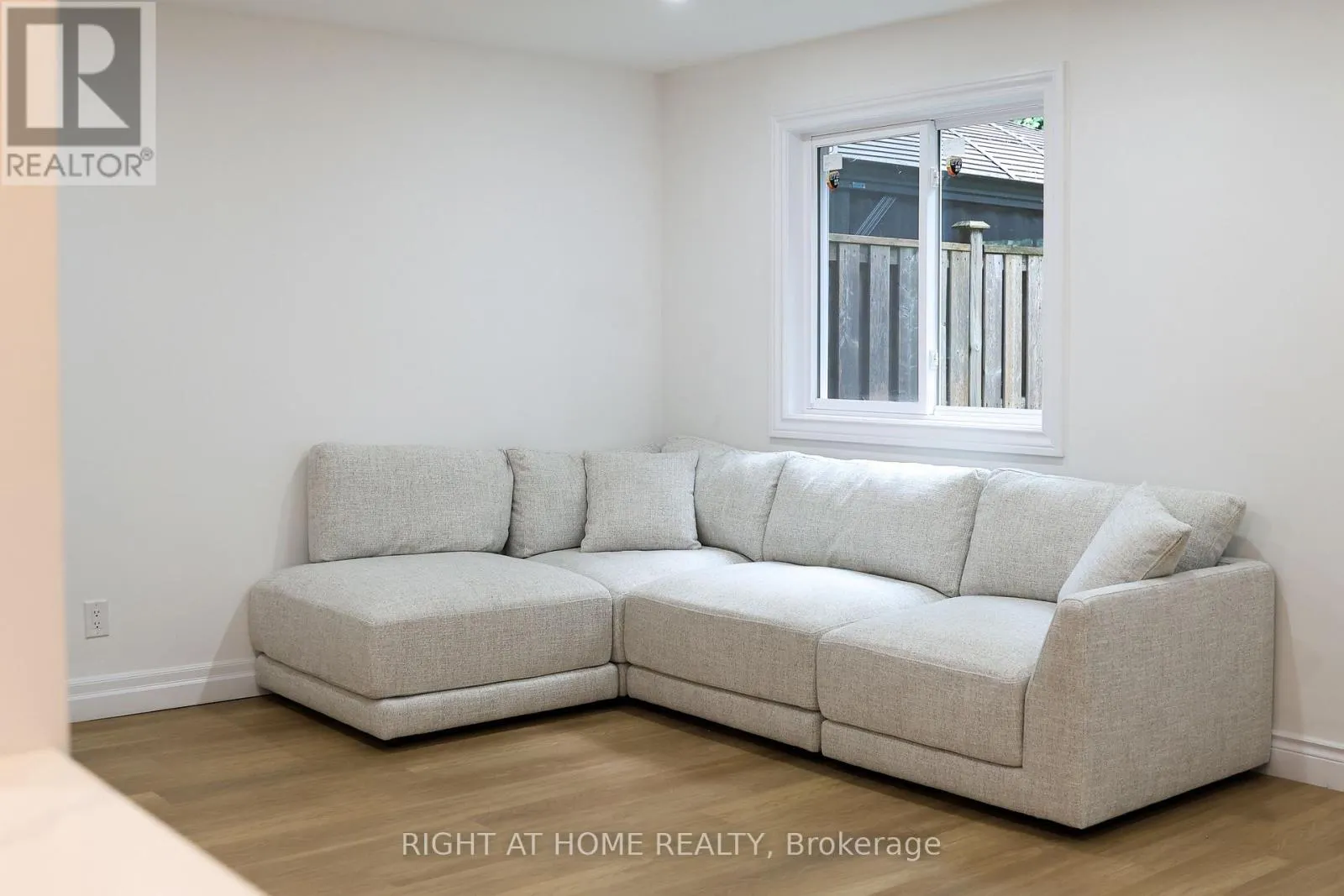 10 - 3360 THE CREDIT WOODLANDS