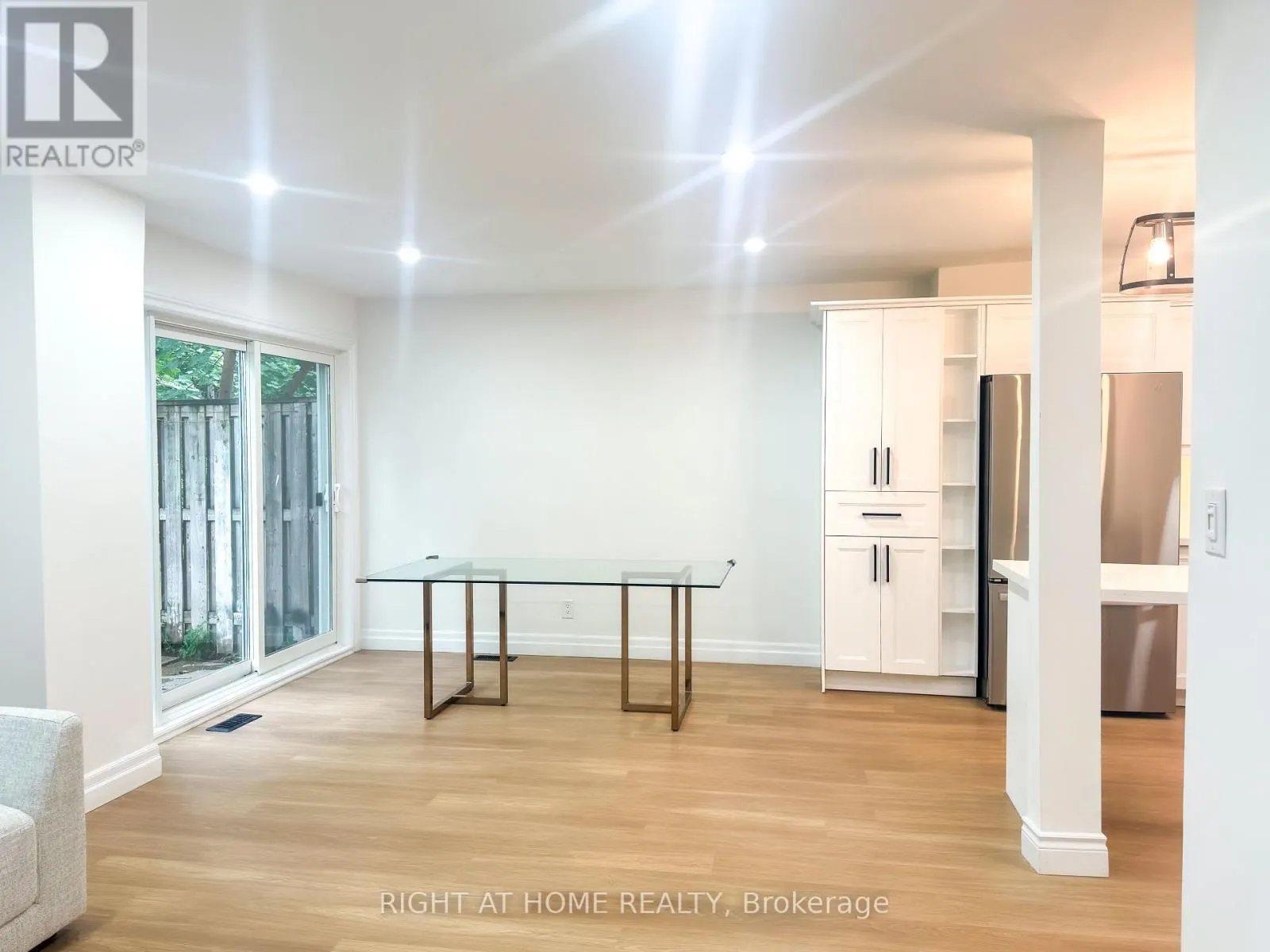 10 - 3360 THE CREDIT WOODLANDS