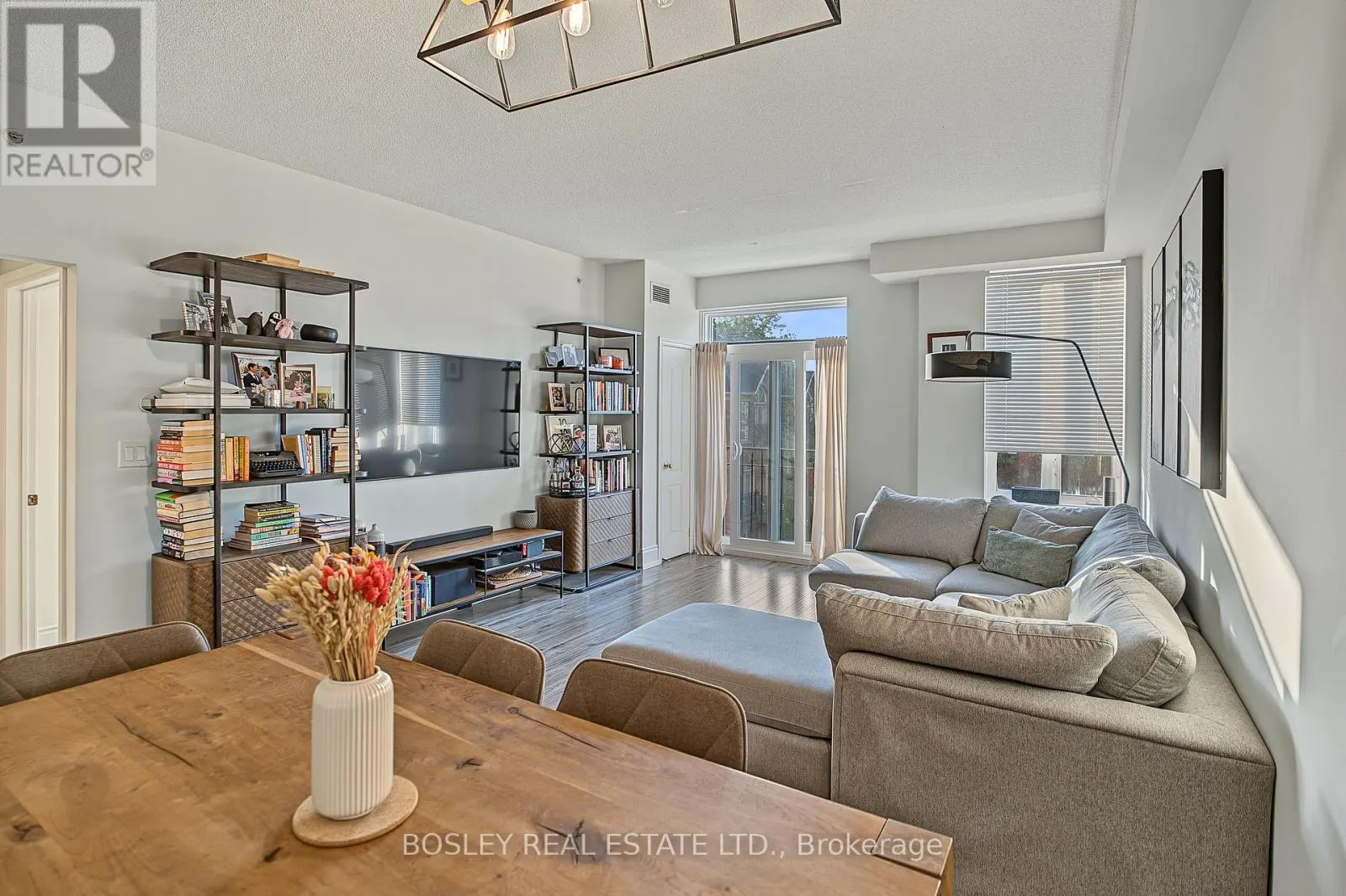 210 - 3531 LAKE SHORE BOULEVARD W