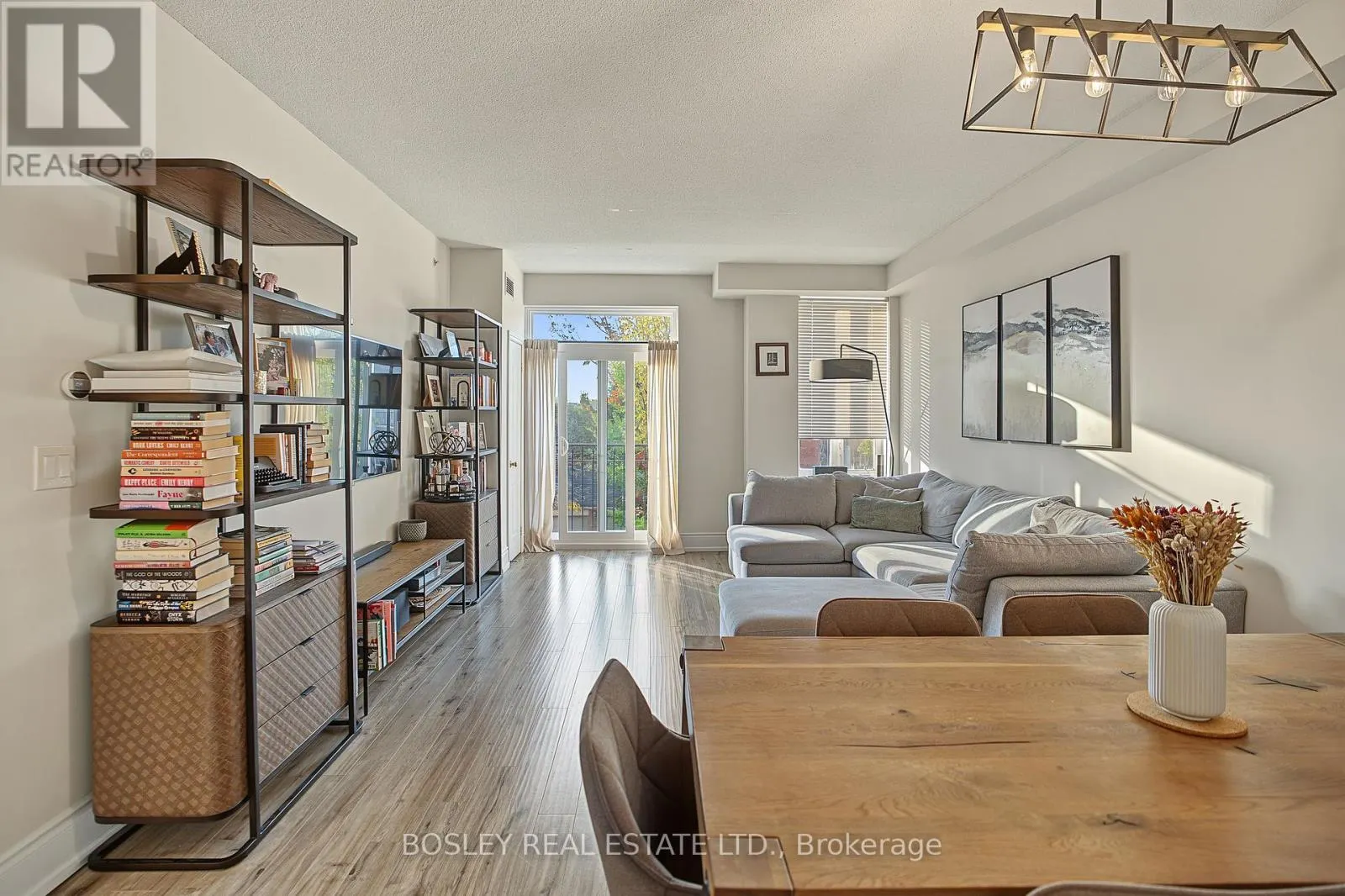 210 - 3531 LAKE SHORE BOULEVARD W