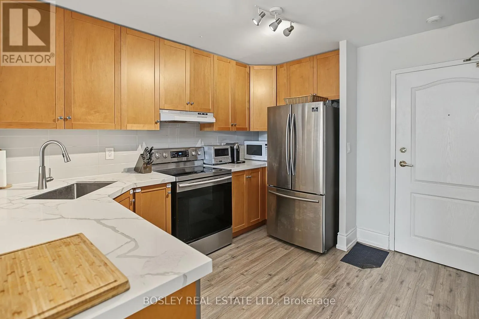 210 - 3531 LAKE SHORE BOULEVARD W
