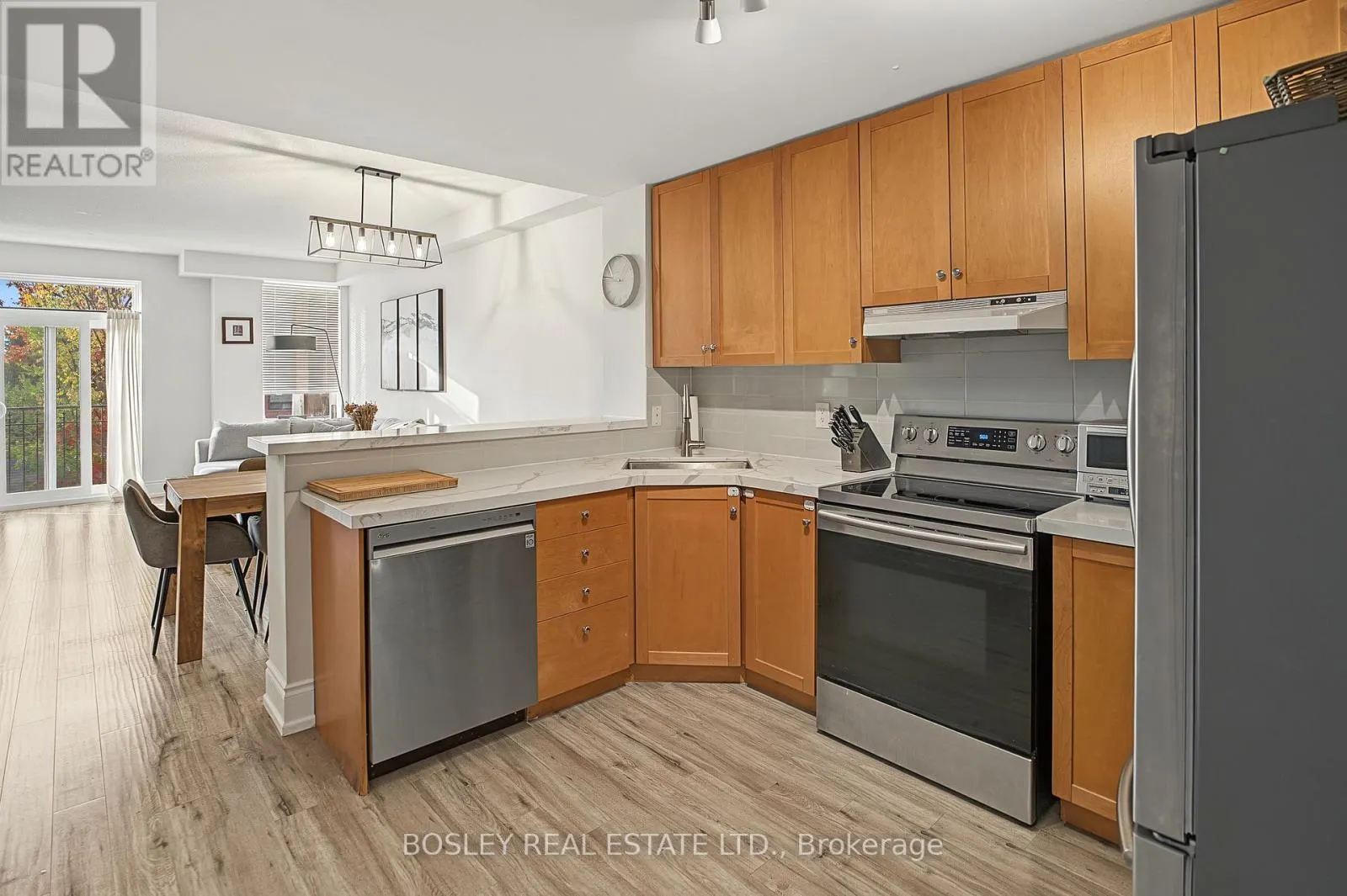 210 - 3531 LAKE SHORE BOULEVARD W