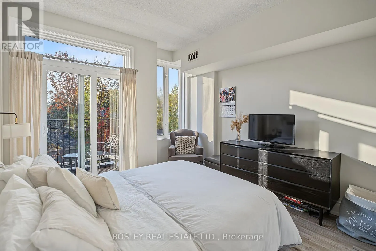 210 - 3531 LAKE SHORE BOULEVARD W