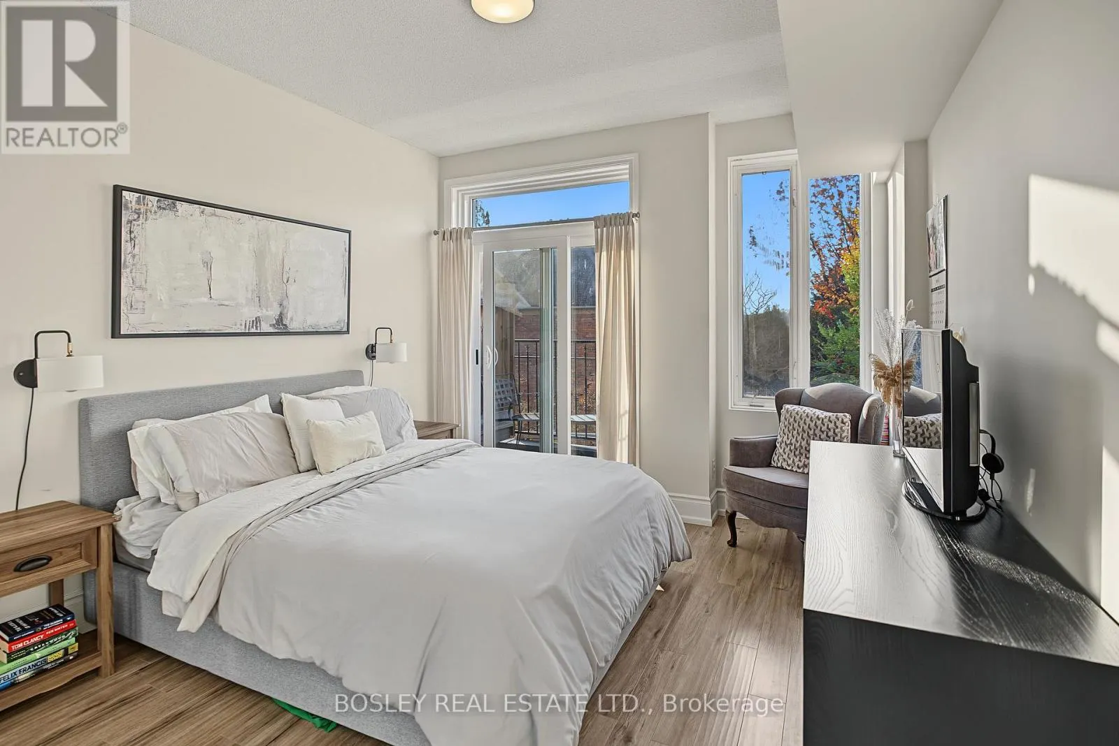 210 - 3531 LAKE SHORE BOULEVARD W