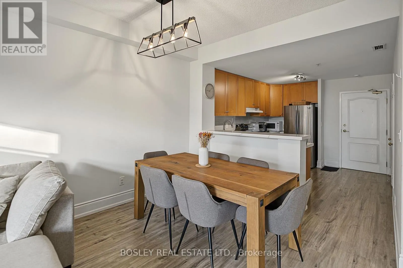 210 - 3531 LAKE SHORE BOULEVARD W