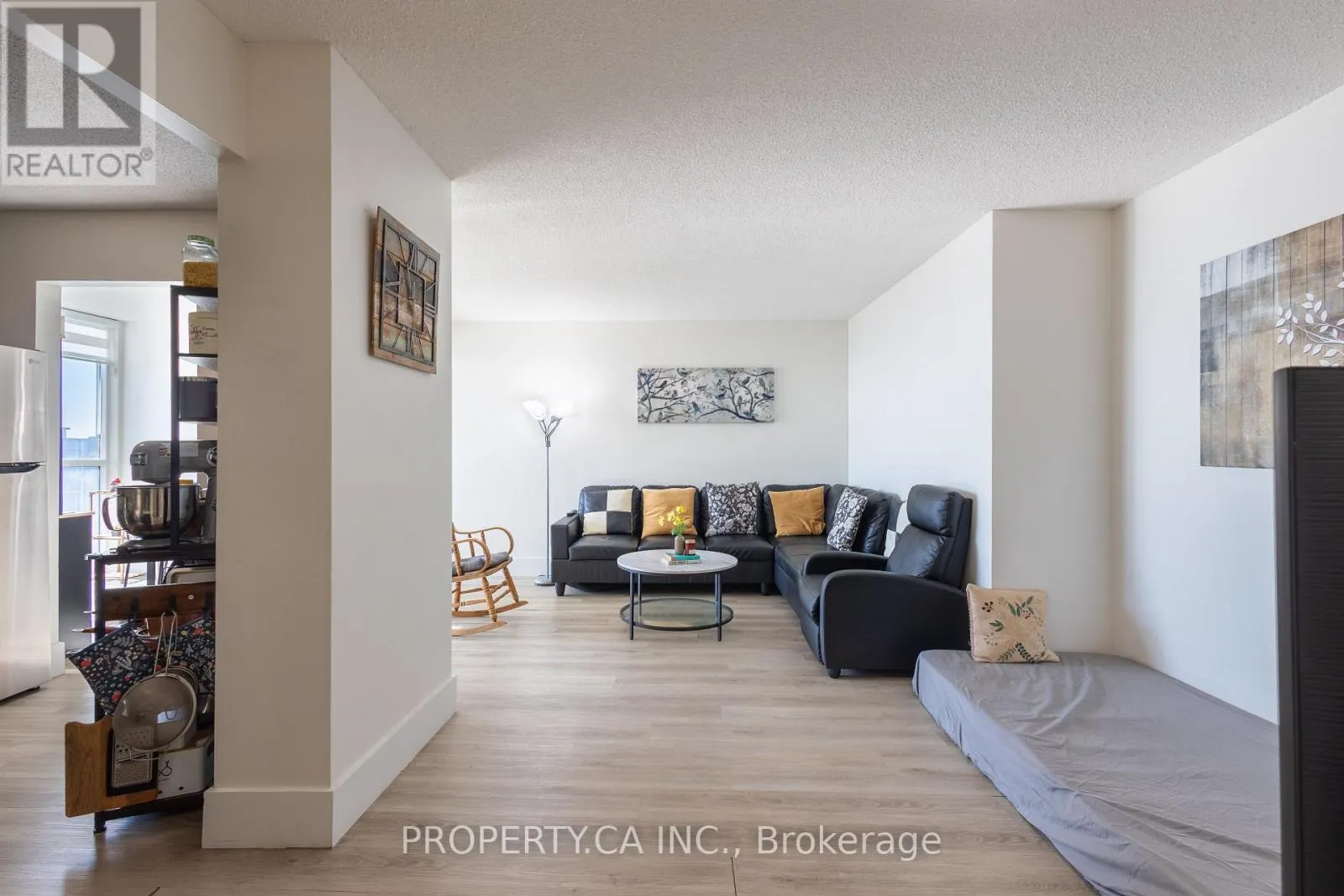1706 - 41 MARBROOK LANE