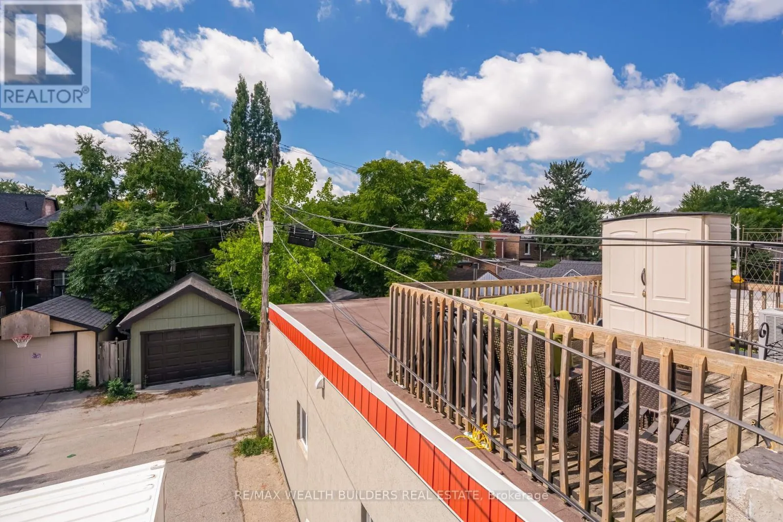 UPPER UNIT 2 - 2443 DUNDAS STREET W