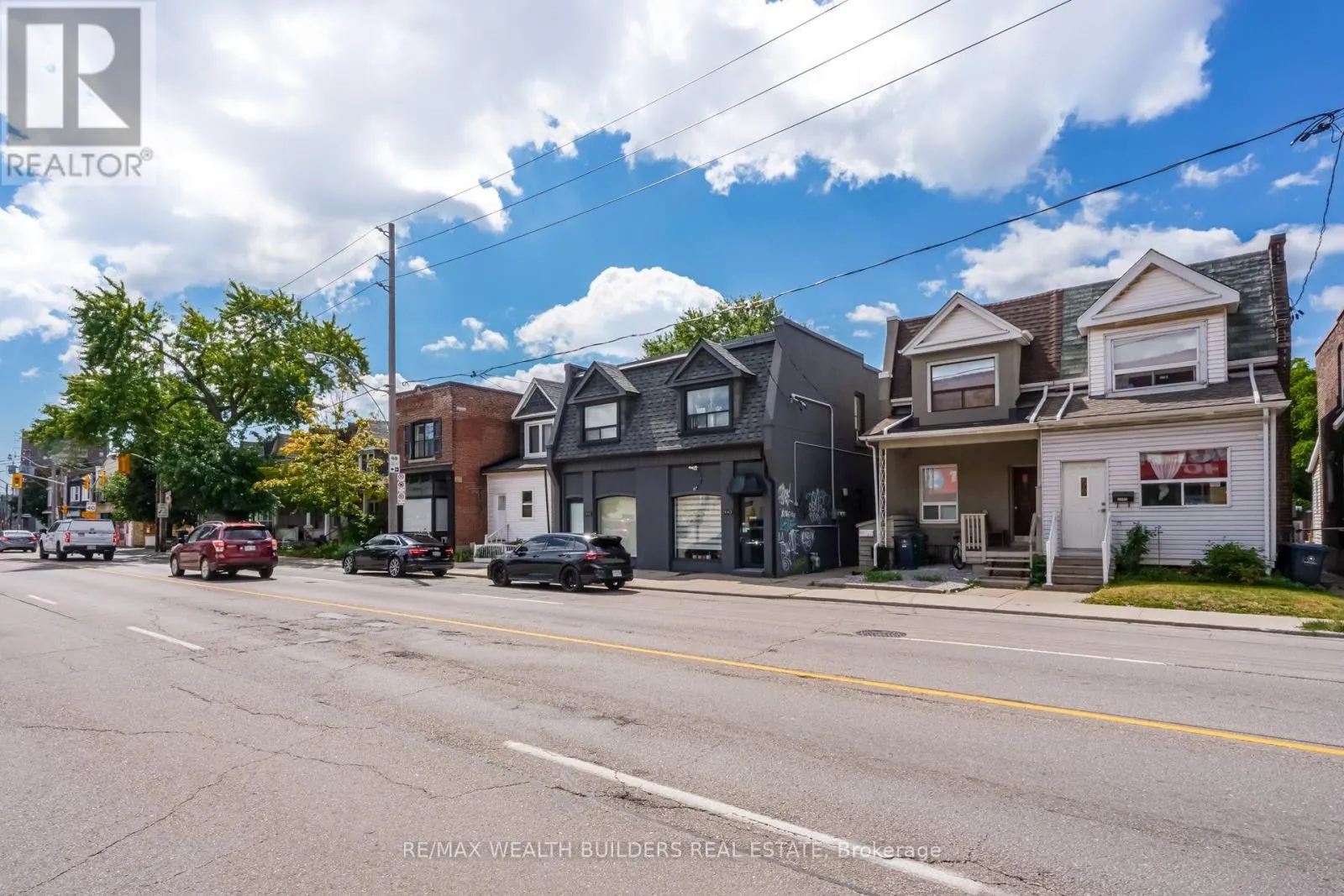 UPPER UNIT 2 - 2443 DUNDAS STREET W