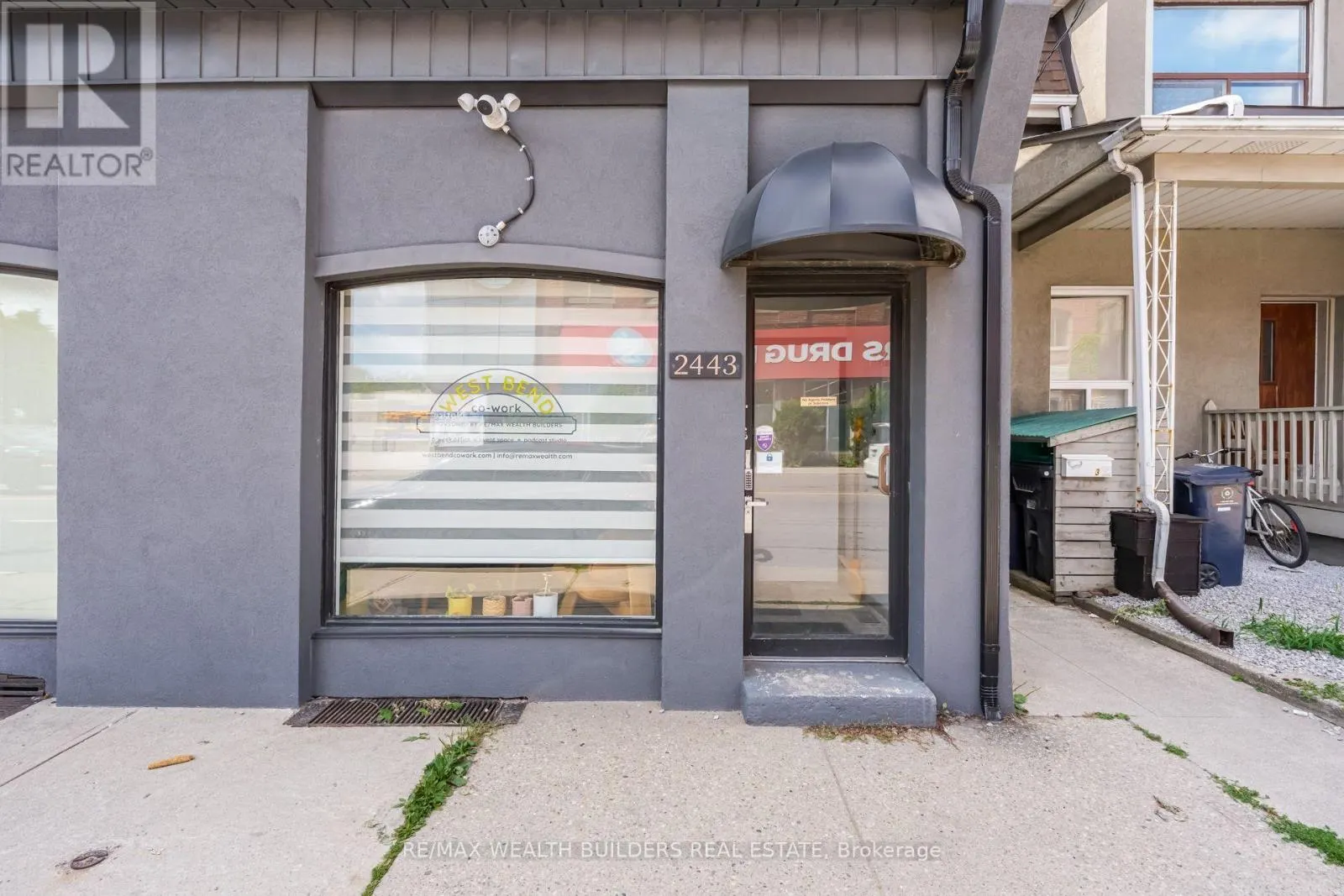 UPPER UNIT 2 - 2443 DUNDAS STREET W